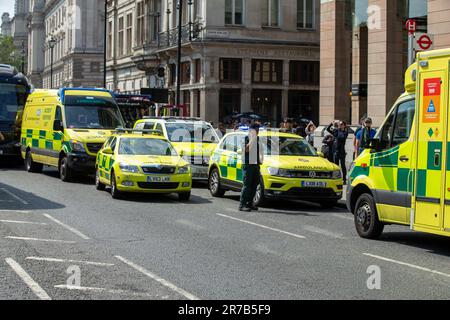 Londres, Royaume-Uni, 14th,juin 2023,un incident s'est produit à la station de Westminster, un homme grièvement blessé sur les pistes de métro les équipes paramédiques et de pompiers se sont rendu à Westminster et les terrains d'ambulance aérienne sur la place du Parlement crédit: Richard Lincoln/Alay Live News Banque D'Images