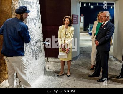 Visby, Suède. 14th juin 2023. Visby 20230614 le roi Carl Gustaf et la reine Silvia visitent la salle de pierre de photo lors de leur visite au musée de Gotland lors de leur visite du comté de Gotland. Photo: Christine Olsson/TT/Code 10430 crédit: TT News Agency/Alay Live News Banque D'Images