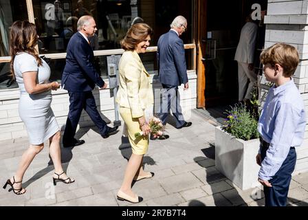 Visby, Suède. 14th juin 2023. Visby 20230614 le roi Carl Gustaf et la reine Silvia arrivent au musée Gotland lors de leur visite du comté de Gotland. Vilgot Blomhage reçoit. Photo: Christine Olsson/TT/Code 10430 crédit: TT News Agency/Alay Live News Banque D'Images