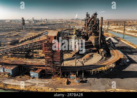 ÉTATS-UNIS Steel Great Lakes Works, haut fourneau, zone industrielle de Rust Belt du midwest des États-Unis, île Zug, Michigan, vu de l'air en novembre 2022. Banque D'Images