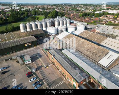 Vue aérienne de l'usine de cidre HP Bulmer ( Bulmers ) de Hereford Herefordshire Royaume-Uni propriété de Heineken photo juin 2023 Banque D'Images