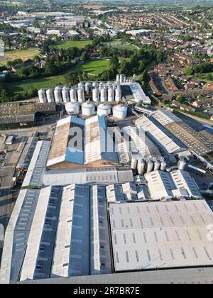 Vue aérienne de l'usine de cidre HP Bulmer ( Bulmers ) de Hereford Herefordshire Royaume-Uni propriété de Heineken photo juin 2023 Banque D'Images