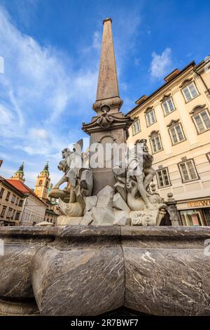 gros plan de la fontaine de trois rivières carniolan sur la place de l'hôtel de ville de mestni trg à ljubljiana Banque D'Images