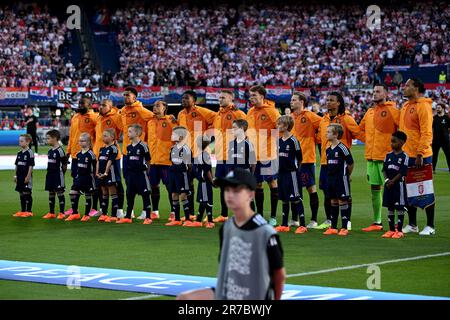 Rotterdam, pays-Bas. 14th juin 2023. Joueurs des pays-Bas pendant l'hymne national avant le match demi-fin de l'UEFA Nations League 2022/23 entre les pays-Bas et la Croatie à de Kuip on 14 juin 2023 à Rotterdam, pays-Bas. Photo: Marko Lukunic/PIXSELL crédit: Pixsell/Alay Live News Banque D'Images