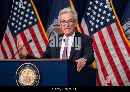 Washington, États-Unis. 14th juin 2023. ÉTATS-UNIS Le président de la Réserve fédérale, Jerome Powell, assiste à une conférence de presse à Washington, DC, aux États-Unis, sur 14 juin 2023. États-Unis La Réserve fédérale a maintenu mercredi la fourchette cible du taux des fonds fédéraux inchangée, de 5 % à 5,25 %, après un grand nombre de 10 hausses consécutives depuis mars 2022. Credit: Liu Jie/Xinhua/Alay Live News Banque D'Images