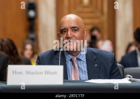 Washington, États-Unis. 14th juin 2023. Shailen Bhatt, Administratrice de l'Administration fédérale des autoroutes, prend la parole lors d'une audience pour examiner la mise en œuvre de l'investissement dans les infrastructures devant le Comité sénatorial sur l'environnement et les travaux publics à Capitol Hill, à Washington, DC, mercredi, 14 juin 2023. Photo de Ken Cedeno/UPI crédit: UPI/Alay Live News Banque D'Images