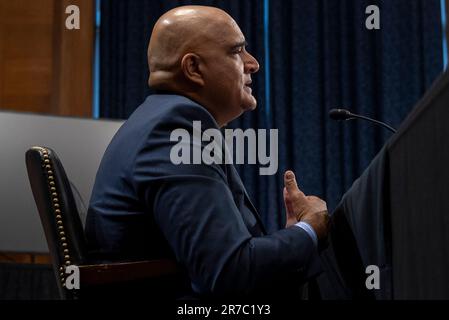 Washington, États-Unis. 14th juin 2023. Shailen Bhatt, Administratrice de l'Administration fédérale des autoroutes, prend la parole lors d'une audience pour examiner la mise en œuvre de l'investissement dans les infrastructures devant le Comité sénatorial sur l'environnement et les travaux publics à Capitol Hill, à Washington, DC, mercredi, 14 juin 2023. Photo de Ken Cedeno/UPI crédit: UPI/Alay Live News Banque D'Images