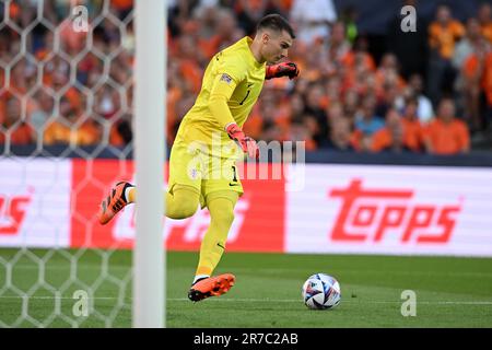 Rotterdam, pays-Bas. 14th juin 2023. Gardien de but de Croatie Dominik Livakovic en action pendant le match semi-inal de la Ligue des Nations de l'UEFA 2022/23 entre les pays-Bas et la Croatie à de Kuip on 14 juin 2023 à Rotterdam, pays-Bas. Photo: Marko LukunicPIXSELL crédit: Pixsell/Alay Live News Banque D'Images