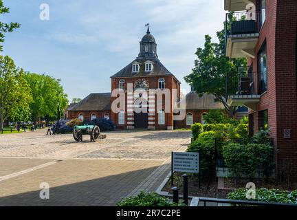 Woolwich, Londres - 14 mai 2023 : canon antique à l'extérieur de la fonderie de laiton Royal dans le développement de Royal Arsenal Riverside Banque D'Images