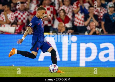 Rotterdam, pays-Bas. 14th juin 2023. ROTTERDAM, PAYS-BAS - JUIN 14: NOA Lang des pays-Bas passe le ballon pendant le match semi-fin de la Ligue des Nations de l'UEFA 2022/23 entre les pays-Bas et la Croatie au de Kuip on 14 juin 2023 à Rotterdam, pays-Bas (photo de Joris Verwijst/BSR Agency) crédit: BSR Agency/Alay Live News Banque D'Images