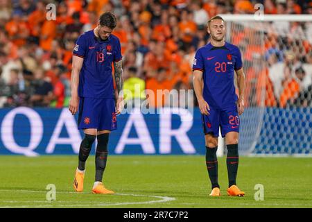 Stadion Feyenoord, pays-Bas. 14th juin 2023. STADION FEYENOORD, PAYS-BAS - JUIN 14 : Wout Weghorst des pays-Bas, Teun Koopmeiners des pays-Bas semble abattu lors du match de demi-finale de l'UEFA Nations League 2023 entre les pays-Bas et la Croatie à Rotterdam sur 14 juin 2023 à Stadion Feyenoord, pays-Bas (photo d'Andre Weening/Orange Pictures) crédit : Orange pics BV/Alay Live News Banque D'Images