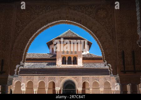 Détail de la Cour des Lions (patio de los Leones) aux palais Nasrides de l'Alhambra - Grenade, Andalousie, Espagne Banque D'Images