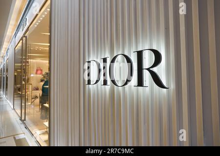 BANGKOK, THAÏLANDE - VERS JANVIER 2020 : panneau Christian Dior vu au centre commercial Siam Paragon à Bangkok. Banque D'Images