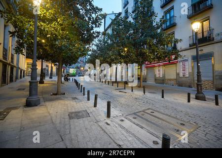 MADRID, ESPAGNE - VERS JANVIER 2020 : vue de madrid au niveau de la rue. Banque D'Images