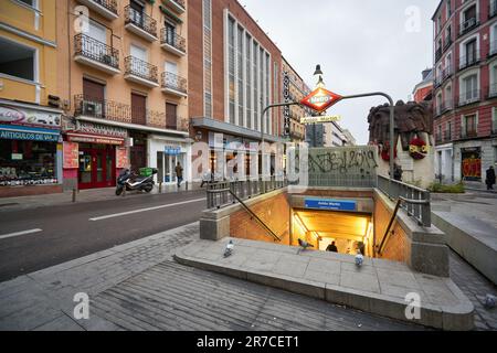 MADRID, ESPAGNE - VERS JANVIER 2020 : vue de madrid au niveau de la rue. Banque D'Images