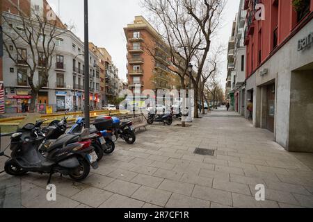MADRID, ESPAGNE - VERS JANVIER 2020 : vue de madrid au niveau de la rue. Banque D'Images