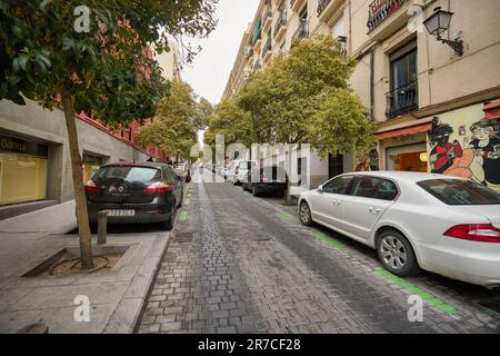 MADRID, ESPAGNE - VERS JANVIER 2020 : vue de madrid au niveau de la rue. Banque D'Images