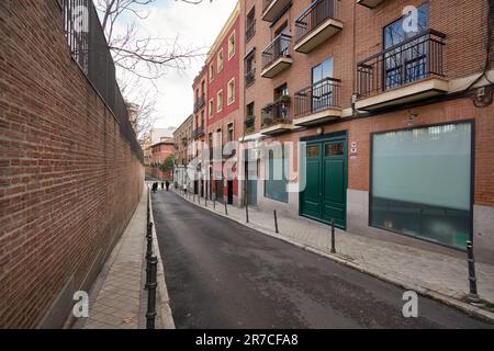 MADRID, ESPAGNE - VERS JANVIER 2020 : vue de madrid au niveau de la rue. Banque D'Images