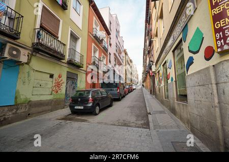MADRID, ESPAGNE - VERS JANVIER 2020 : vue de madrid au niveau de la rue. Banque D'Images