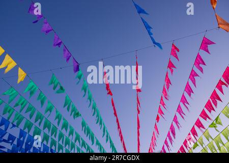 drapeaux colorés des fêtes de juin (fêtes juninas ou fête de saint john) Banque D'Images