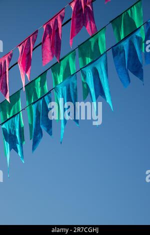 drapeaux colorés des fêtes de juin (fêtes juninas ou fête de saint john) Banque D'Images