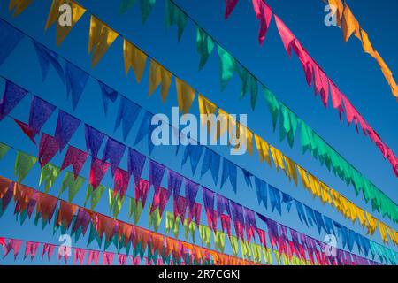 drapeaux colorés des fêtes de juin (fêtes juninas ou fête de saint john) Banque D'Images