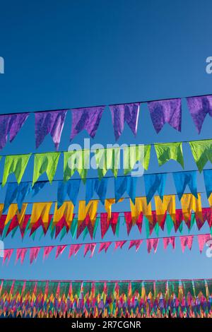 drapeaux colorés des fêtes de juin (fêtes juninas ou fête de saint john) Banque D'Images