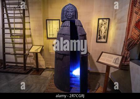 La Vierge de fer (ou Maiden de fer) - instrument de torture au Musée de l'Inquisition au Palais des Forgotten - Grenade, Espagne Banque D'Images