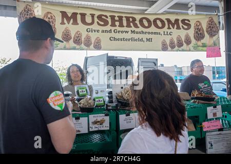 Detroit, Michigan - les champignons sont en vente sur le marché de l'est, le grand marché agricole de la ville. Banque D'Images