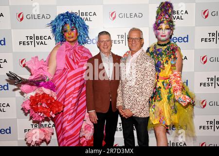 New York, États-Unis. 14th juin 2023. Machine Dazzle, Rob Epstein, Jeffrey Friedman et Taylor Mac participant à la première « Histoire de la musique populaire depuis 24 ans de Taylor Mac » au Tribeca Festival, New York, NY, 14 juin 2023. (Photo par Efren Landaos/Sipa USA) crédit: SIPA USA/Alay Live News Banque D'Images