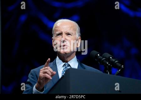 Washington, Vereinigte Staaten. 14th juin 2023. Le président des États-Unis, Joe Biden, s'exprime lors du dîner annuel des électeurs de la Ligue de conservation à l'hymne de Washington, DC, mercredi, 14 juin 2023. Crédit : Bonnie Cash/Pool via CNP/dpa/Alay Live News Banque D'Images