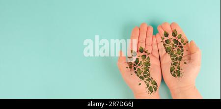 Empreinte écologique CO2 faite de feuilles, émission de carbone, changement climatique et concept de réchauffement climatique, mode de vie écologique Banque D'Images