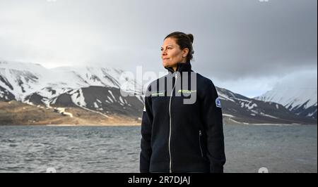 Svalbard, Suède, 14/06/2023, la princesse Victoria de la Couronne visite Svalbard dans le cadre du retour du brise-glace Oden de l'expédition de recherche ARTofMELT2023 du Secrétariat suédois de la recherche polaire dans l'océan Arctique. La princesse Crown Victoria est vue ici lors d'une excursion en soirée près de Longyearbyen après son arrivée mercredi soir. Photo: Anders Wiklund/TT/code 10040 crédit: TT News Agency/Alay Live News Banque D'Images