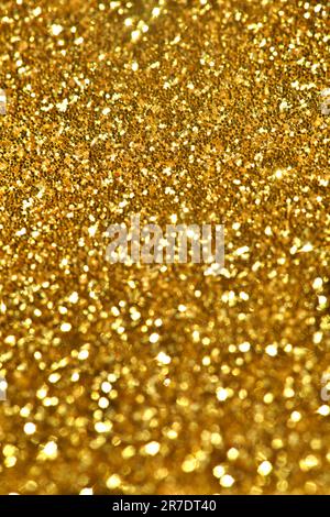 Fond doré brillant jaune doré à texture pailletée. Foyer sélectif.dof peu profond. Banque D'Images