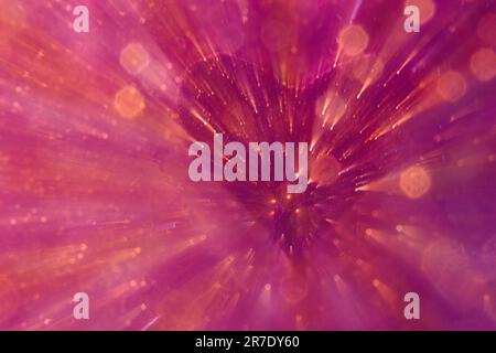 Arrière-plan flou abstrait. Fond violet-lilas avec bokeh et coeurs. Effet de mouvement. Saint-Valentin concept romantique rouge bokeh valentines bac Banque D'Images