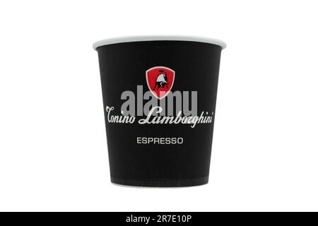 Erevan, Arménie, 20 mai 2023: Tonino lamborghini espresso tasse debout sur table blanche. Banque D'Images