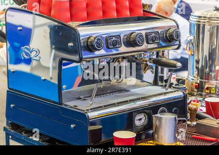 Machine pour créer du café dans un café ou à la maison Banque D'Images