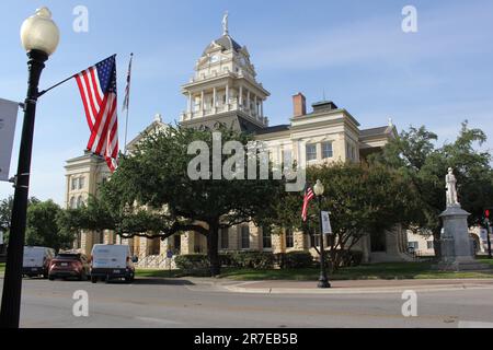 Belton, TX - 7 juin 2023 : palais de justice historique du comté de Bell situé dans le centre-ville de Belton, Texas Banque D'Images