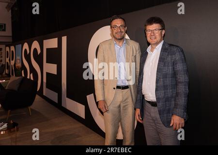 Bruxelles, Belgique. 15th juin 2023. Pascal Smet, secrétaire d'Etat de la région de Bruxelles, et Sven Gatz, ministre de la région de Bruxelles, ont photographié lors d'un événement de presse pour le lancement de la marque internationale BRUXELLES, lors du Sommet urbain de Bruxelles, à Bruxelles, le jeudi 15 juin 2023. BELGA PHOTO JAMES ARTHUR GEKIERE crédit: Belga News Agency/Alay Live News Banque D'Images