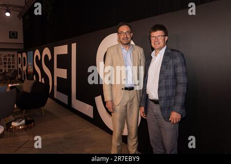 Bruxelles, Belgique. 15th juin 2023. Pascal Smet, secrétaire d'Etat de la région de Bruxelles, et Sven Gatz, ministre de la région de Bruxelles, ont photographié lors d'un événement de presse pour le lancement de la marque internationale BRUXELLES, lors du Sommet urbain de Bruxelles, à Bruxelles, le jeudi 15 juin 2023. BELGA PHOTO JAMES ARTHUR GEKIERE crédit: Belga News Agency/Alay Live News Banque D'Images