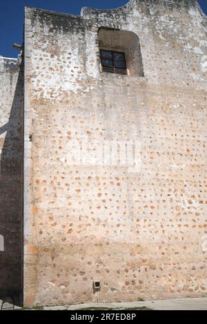 Mur détail brique travail sur le Templo de San Servacio Valladolid Yucatan Mexique Banque D'Images