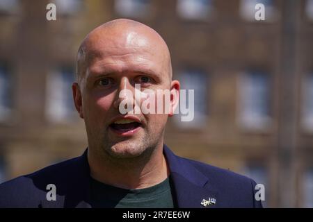 Londres, Royaume-Uni. 15 juin 2023 . Stephen Flynn, dirigeant du SNP Scottish nationaliste Party à Westminster, est interviewé sur le green de l'université après que le comité des privilèges a publié un rapport selon lequel l'ancien Premier ministre Boris Johnson a milé au Parlement sur le partygate à Downing Street pendant le confinement du coronavirus. Credit: amer ghazzal / Alamy Live News Banque D'Images