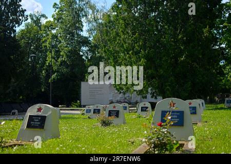 Pierres tombales des soldats de l'Armée rouge. Enterré en avril 1945, tout en luttant contre le fascisme allemand Banque D'Images