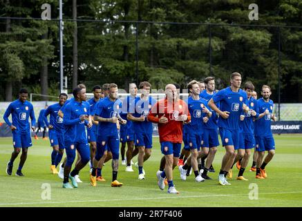 ZEIST - la sélection lors d'une session de formation de l'équipe nationale néerlandaise au campus de KNVB sur 15 juin 2023 à Zeist, aux pays-Bas. L'équipe nationale néerlandaise se prépare à la place 3rd et 4th dans la Ligue des Nations contre l'Italie ou l'Espagne. ANP KOEN VAN WEEL Banque D'Images