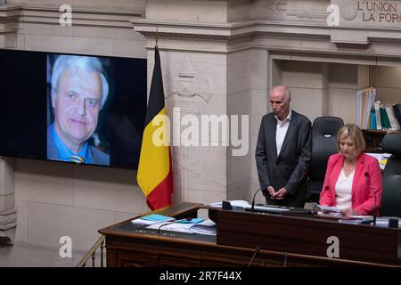 Bruxelles, Belgique. 15th juin 2023. Les illustrations montrent une minute de silence en l'honneur de feu représentant Jan Caudron, avec la présidente de chambre Eliane Tillieux (R) lors d'une séance plénière de la Chambre au Parlement fédéral à Bruxelles le jeudi 15 juin 2023. BELGA PHOTO JAMES ARTHUR GEKIERE crédit: Belga News Agency/Alay Live News Banque D'Images