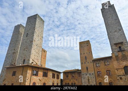 La ville médiévale de San Gimignano, ville emblématique de la province de Sienne, et l'un des lieux les plus visités en Toscane, en Italie Banque D'Images