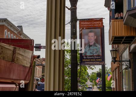 Millersburg, Ohio, États-Unis - 16 mai. 2023:sites de Patrotic vus dans le quartier du centre-ville historique de Millersburg. Banque D'Images