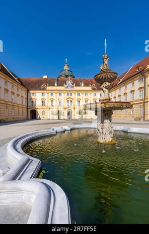 La cour et la fontaine de l'abbaye de Melk, Melk, Autriche Banque D'Images