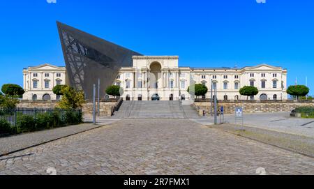 Musée Militärhistorisches der Bundeswehr - Musée militaire des forces armées de Dresde. L'architecte Daniel Libeskind a ajouté un coin spectaculaire. Banque D'Images