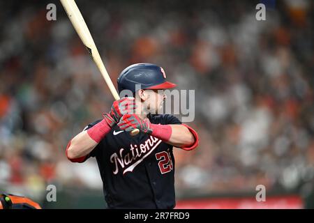 Washington Nationals Right fielder Lane Thomas (28) battant en tête de la salle de 8th lors du match MLB entre les Washington Nationals et le Banque D'Images